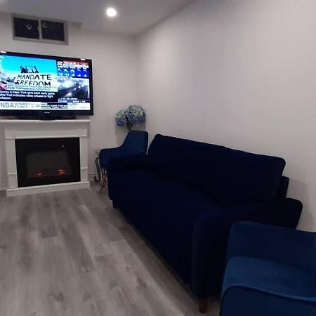 2 Bedrooms 2 Washrooms 2 Parking Spots Basement Apartment Newmarket Bagian luar foto