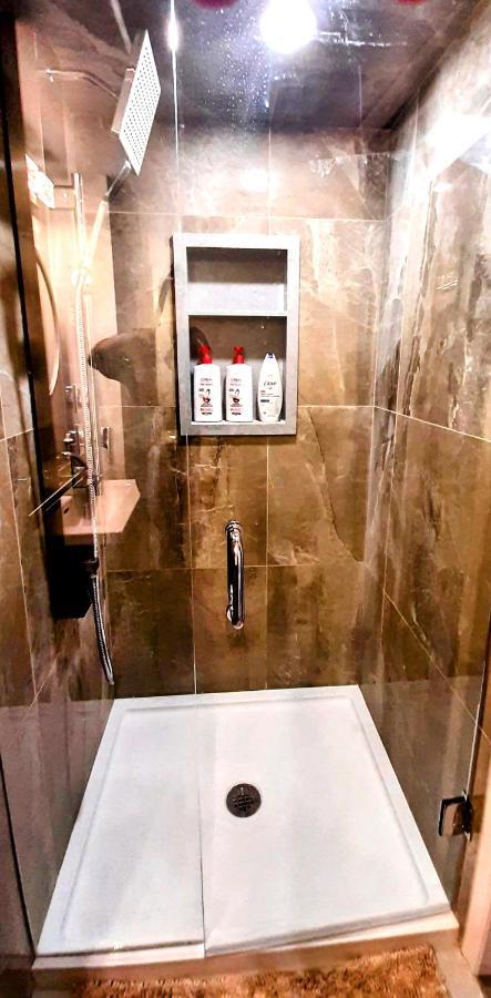 2 Bedrooms 2 Washrooms 2 Parking Spots Basement Apartment Newmarket Bagian luar foto