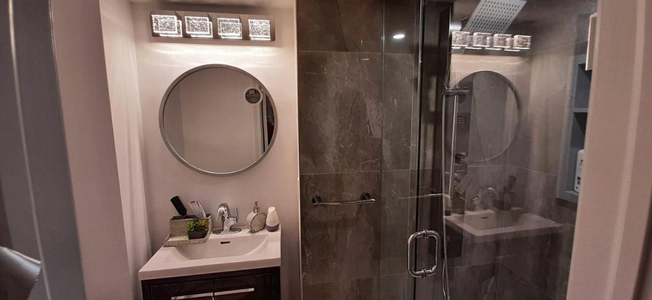 2 Bedrooms 2 Washrooms 2 Parking Spots Basement Apartment Newmarket Bagian luar foto