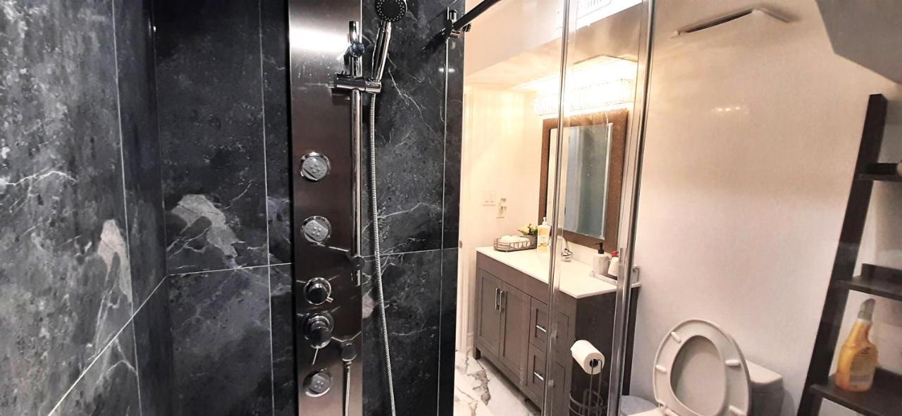 2 Bedrooms 2 Washrooms 2 Parking Spots Basement Apartment Newmarket Bagian luar foto
