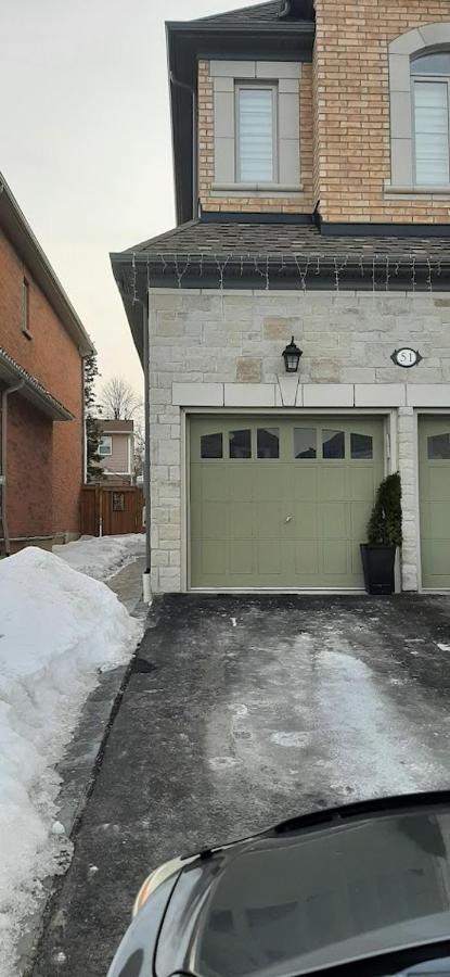 2 Bedrooms 2 Washrooms 2 Parking Spots Basement Apartment Newmarket Bagian luar foto