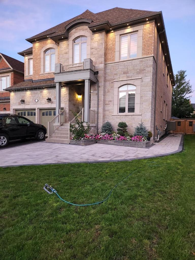2 Bedrooms 2 Washrooms 2 Parking Spots Basement Apartment Newmarket Bagian luar foto